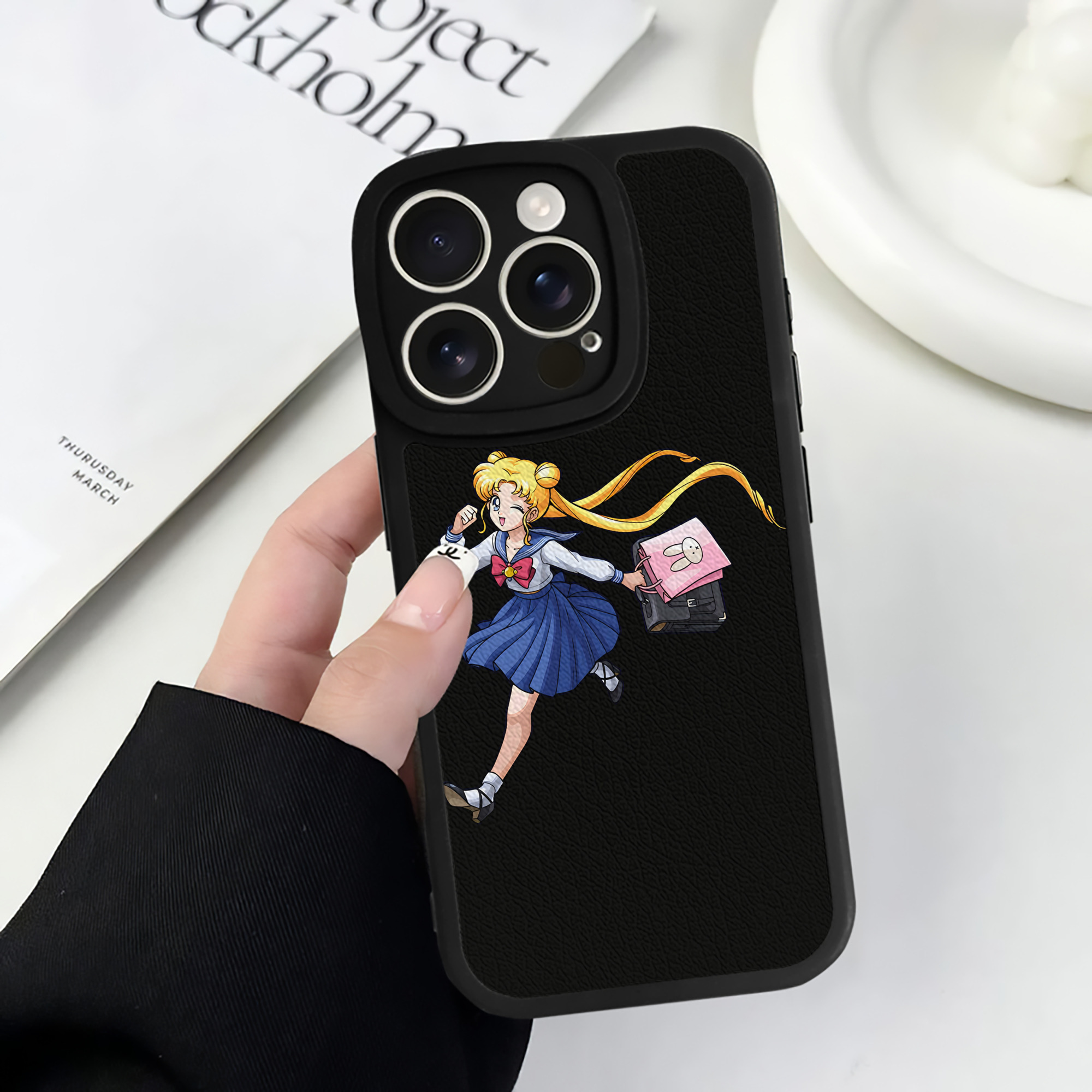（画像用） 美少女戦士セーラームーン 愛野 美奈子 あいの みなこ Sailor Moon Aino Minako 【iPhone 16シリーズ対応】シリコンスマホケース（レザー調） 材質：シリコン